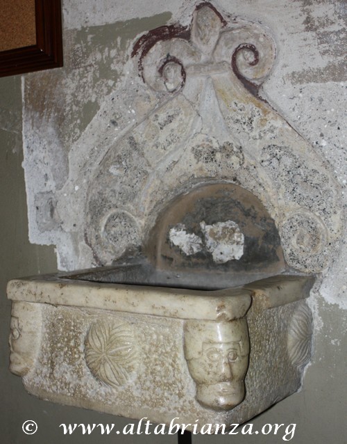 L'antichissima acquasantiera del 1212 