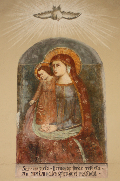 Antica e preziosa icona della Madonna e del Bambin Gesù risalente al 1300, custodita nella chiesetta di S. Giorgio a Crevenna, Erba CO.