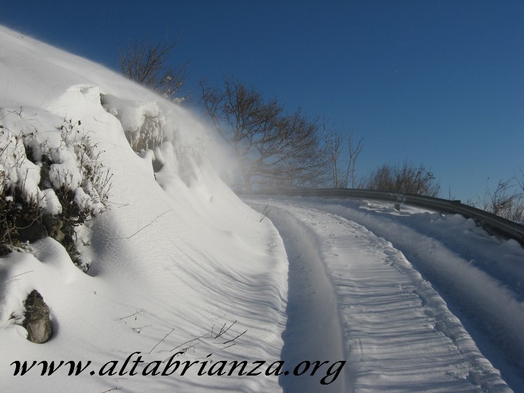 Il vento nebulizza la neve creando un effetto tutto particolare ("scaccianeve"). 
