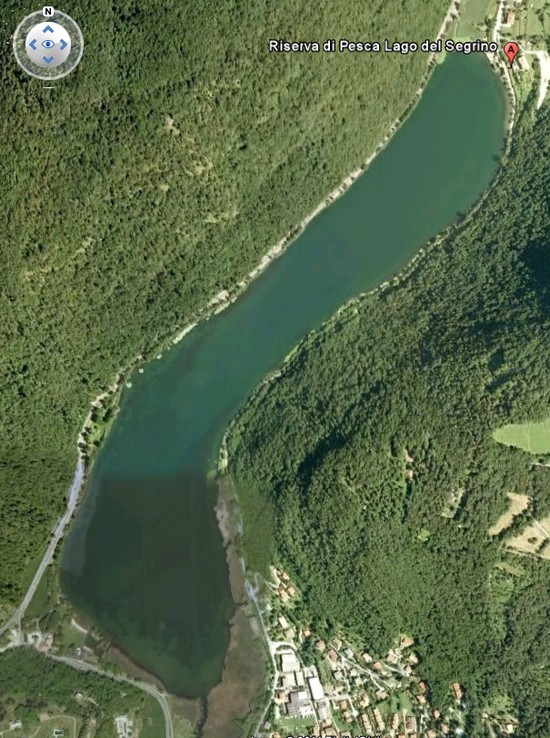 Il lago del Segrino visto dall'alto