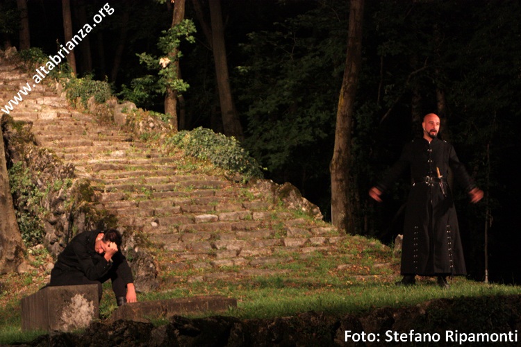 Una scena di Otello al teatro Licinium di Erba, stagione 2011