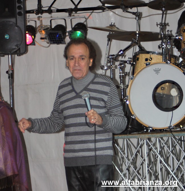 Mario Tessuto canta "Lisa dagli occhi blu" la sera di sabato 15 Ottobre 2011 a Erba (CO) in occasione della Sagra del Masigott