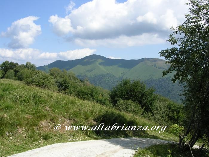 Veduta della lunga dorsale del monte S. Primo