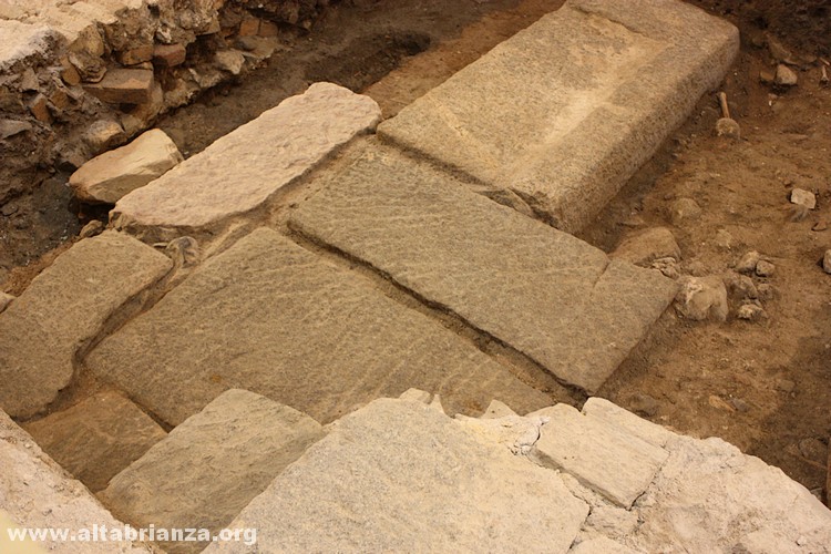 Campagna di scavi 2011-2012 all'interno della chiesa di S. Eufemia a Erba (CO)