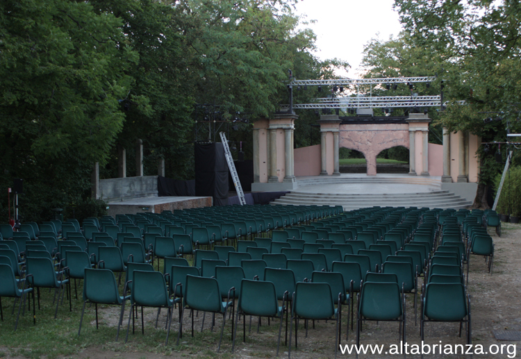 Il teatro all'aperto Licinium a Erba (CO) poche ore prima dell'inizio di uno spettacolo