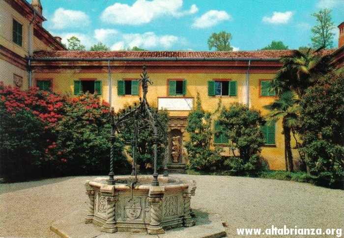 Il cortile d'onore di villa Amalia, Erba (CO)