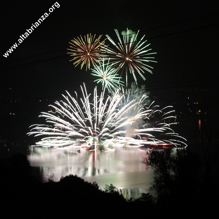 Fuochi d'artificio a Pusiano in occasione della Festa della Madonna della Neve