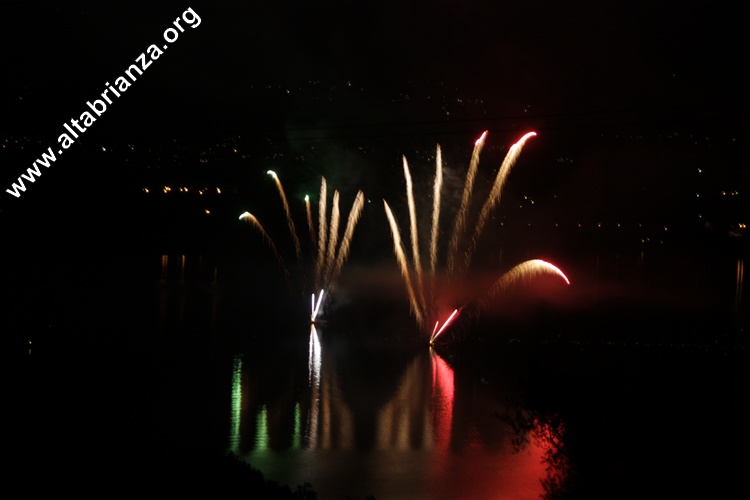 Fuochi d'artificio a Pusiano in occasione della Festa della Madonna della Neve