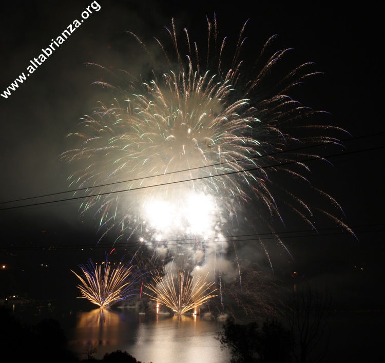 Fuochi d'artificio a Pusiano in occasione della Festa della Madonna della Neve