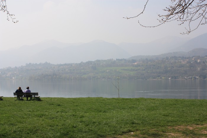 In riva al lago di Pusiano da Bosisio Parini