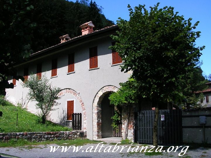 L'eremo di San Salvatore visto dall'esterno.