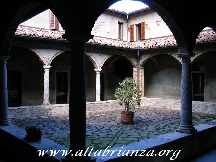 Antichissimo chiostro all'interno dell'eremo di San Salvatore