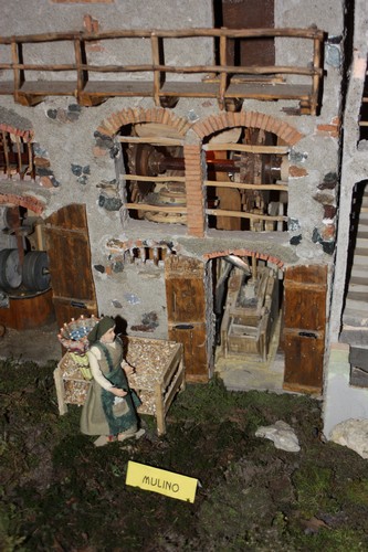 Presepe di Crevenna - Edizione 2011 - Alcuni dettagli del presepe: il mulino.
