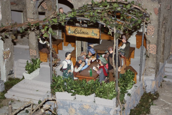 Presepe di Crevenna - Edizione 2011 - Alcuni dettagli del presepe: l'osteria.